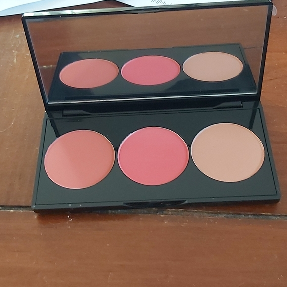 Smashbox LA lights blush and highlight palette - Picture 7 of 8